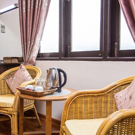 The Hotel Emperor-Inle Nyaung Shwe Esterno foto