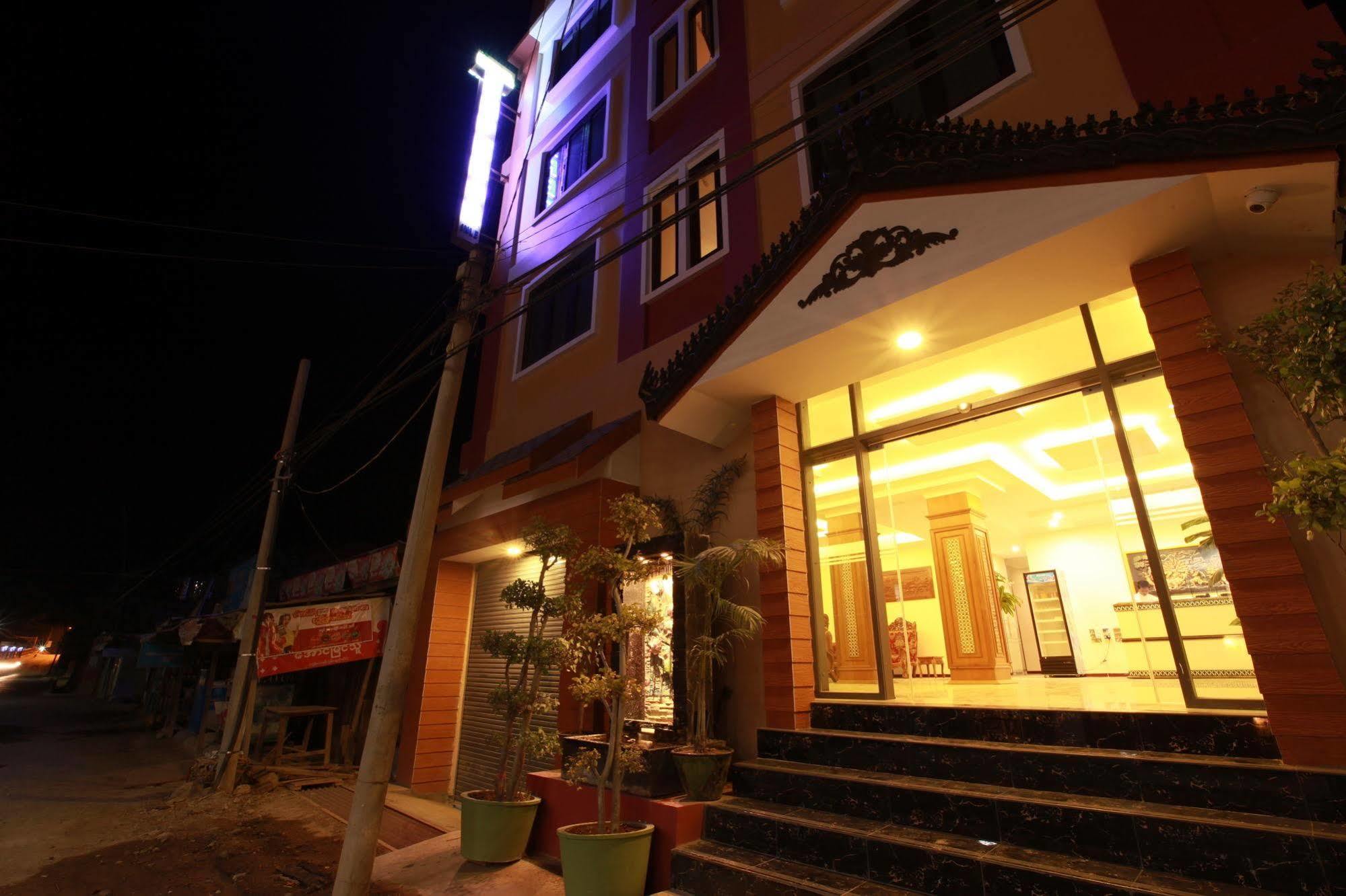 The Hotel Emperor-Inle Nyaung Shwe Esterno foto
