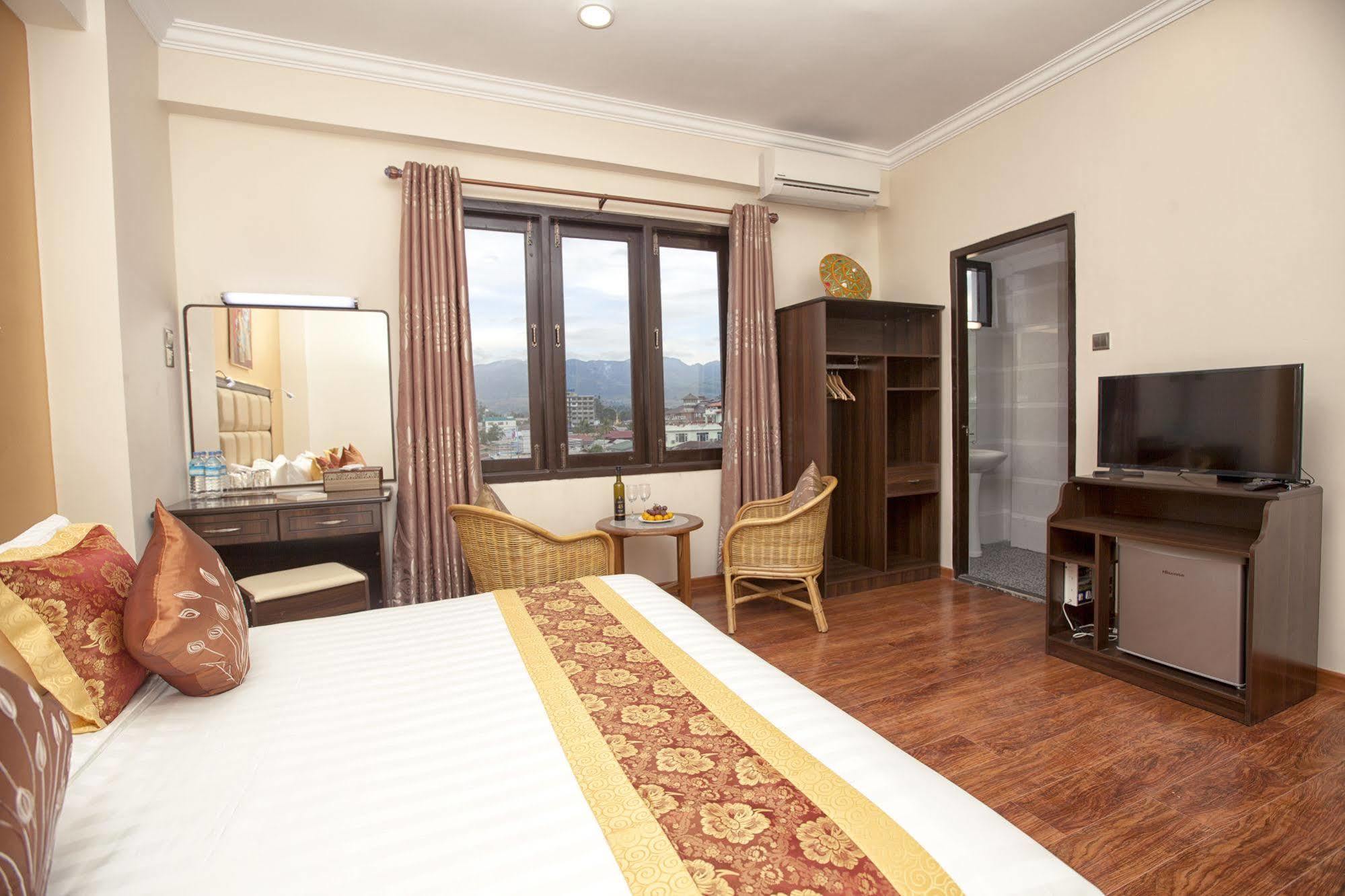 The Hotel Emperor-Inle Nyaung Shwe Esterno foto