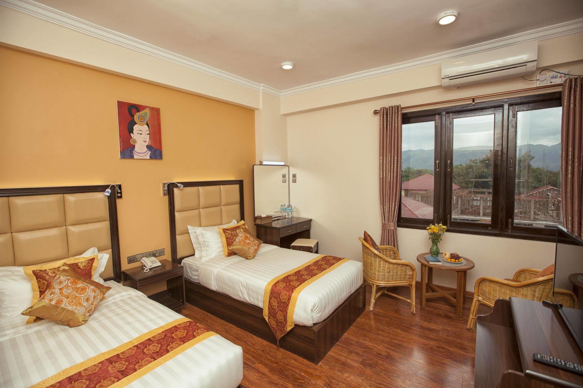The Hotel Emperor-Inle Nyaung Shwe Esterno foto