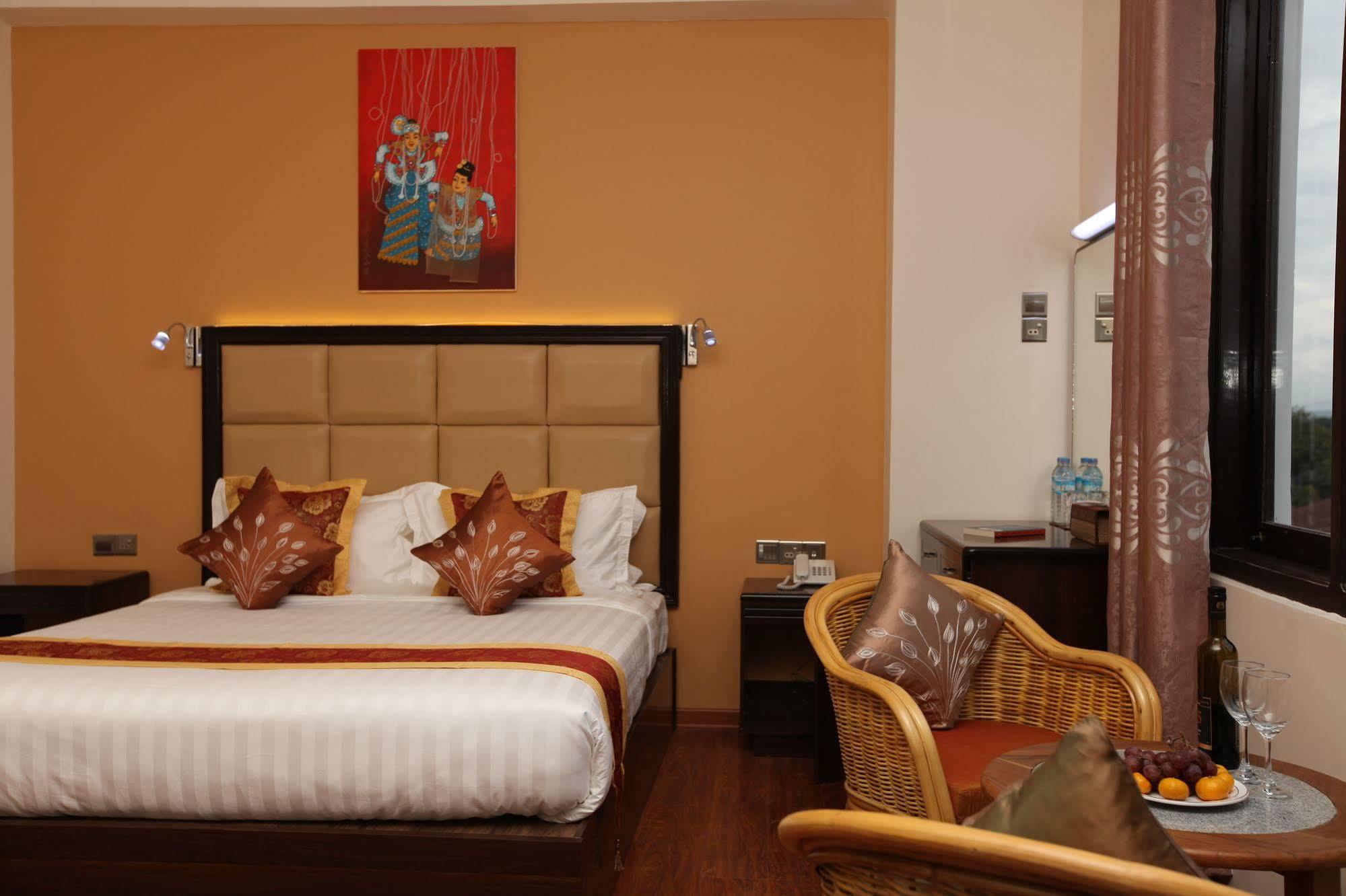 The Hotel Emperor-Inle Nyaung Shwe Esterno foto