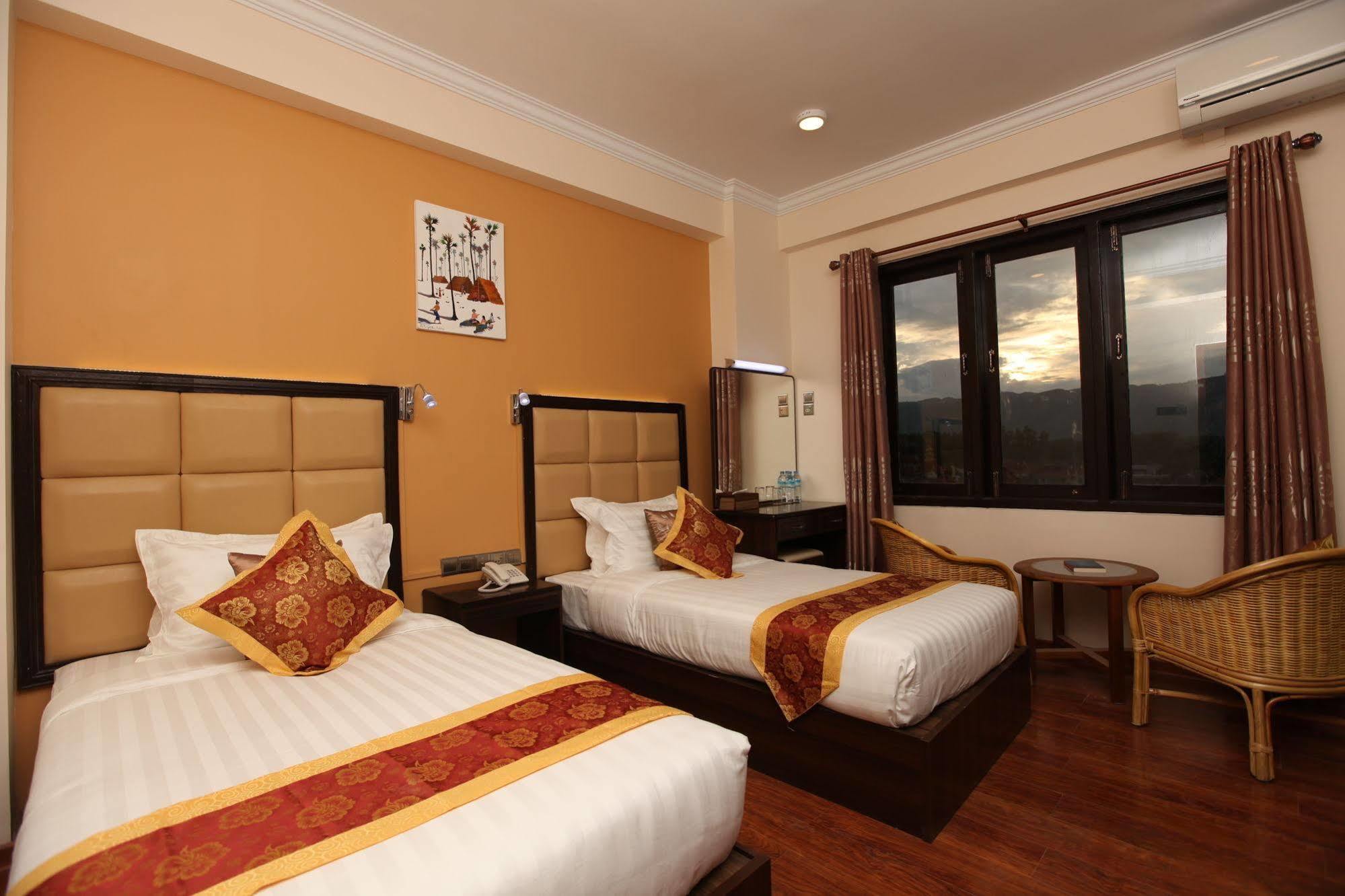 The Hotel Emperor-Inle Nyaung Shwe Esterno foto