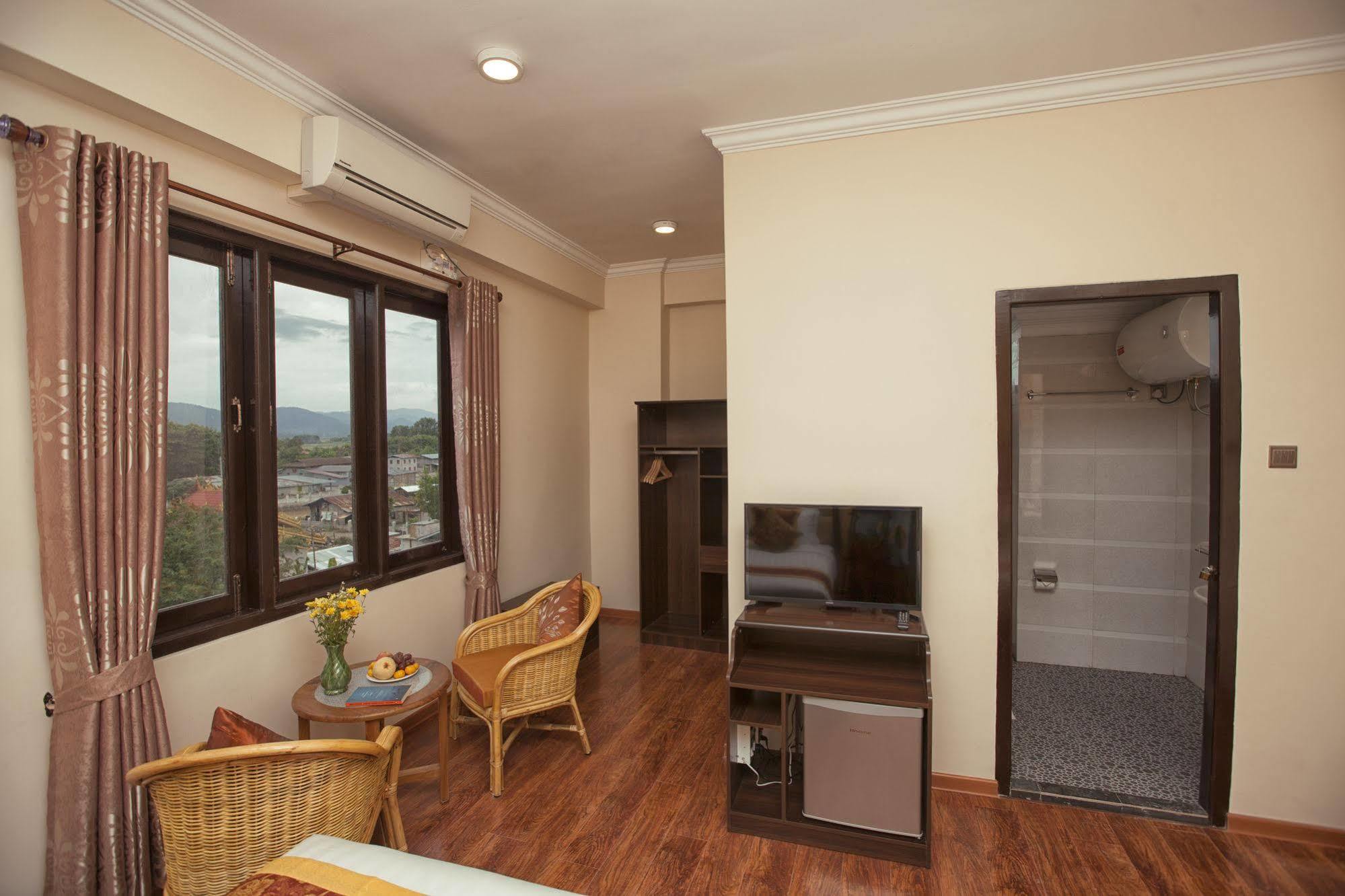 The Hotel Emperor-Inle Nyaung Shwe Esterno foto