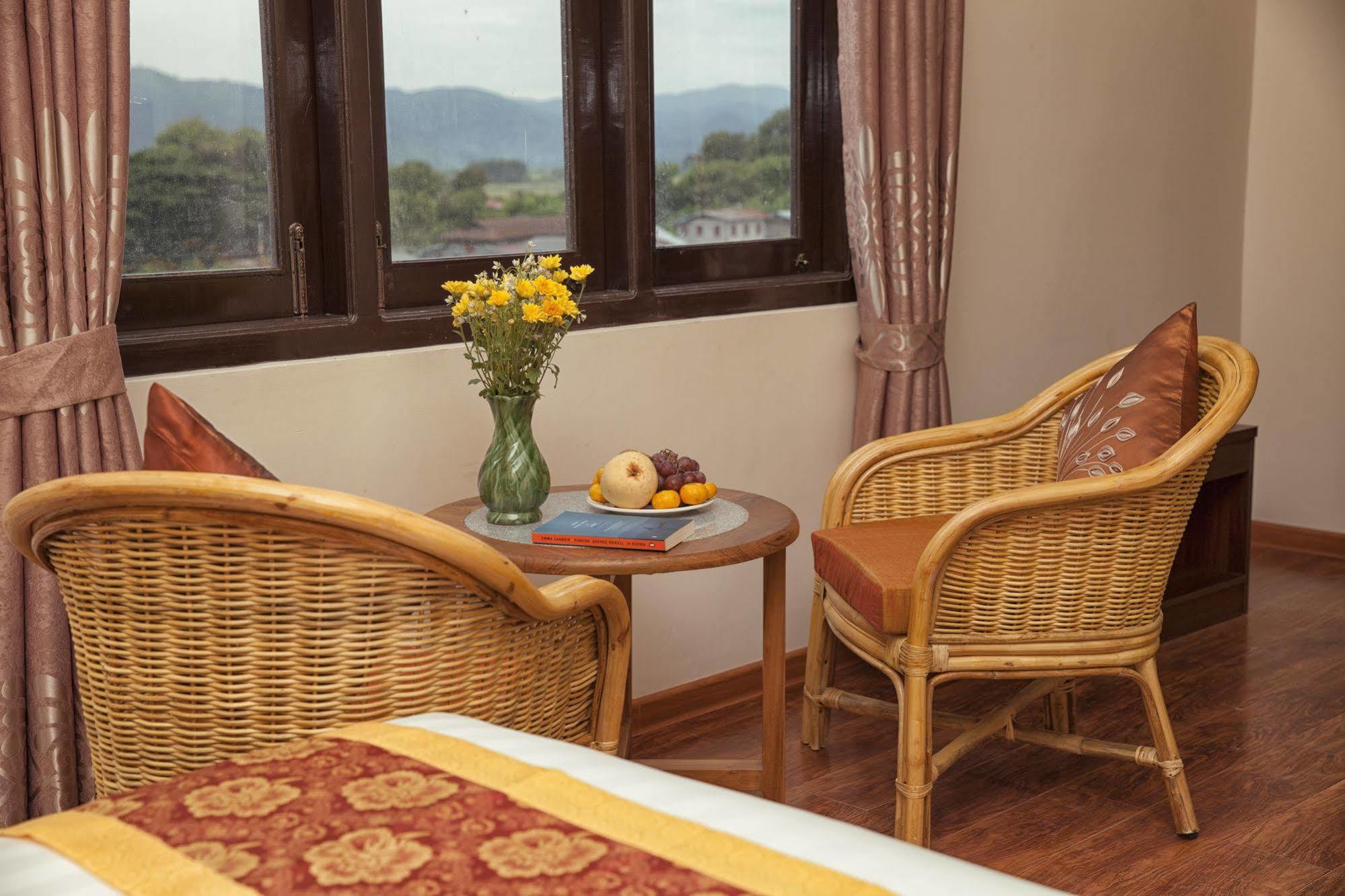 The Hotel Emperor-Inle Nyaung Shwe Esterno foto