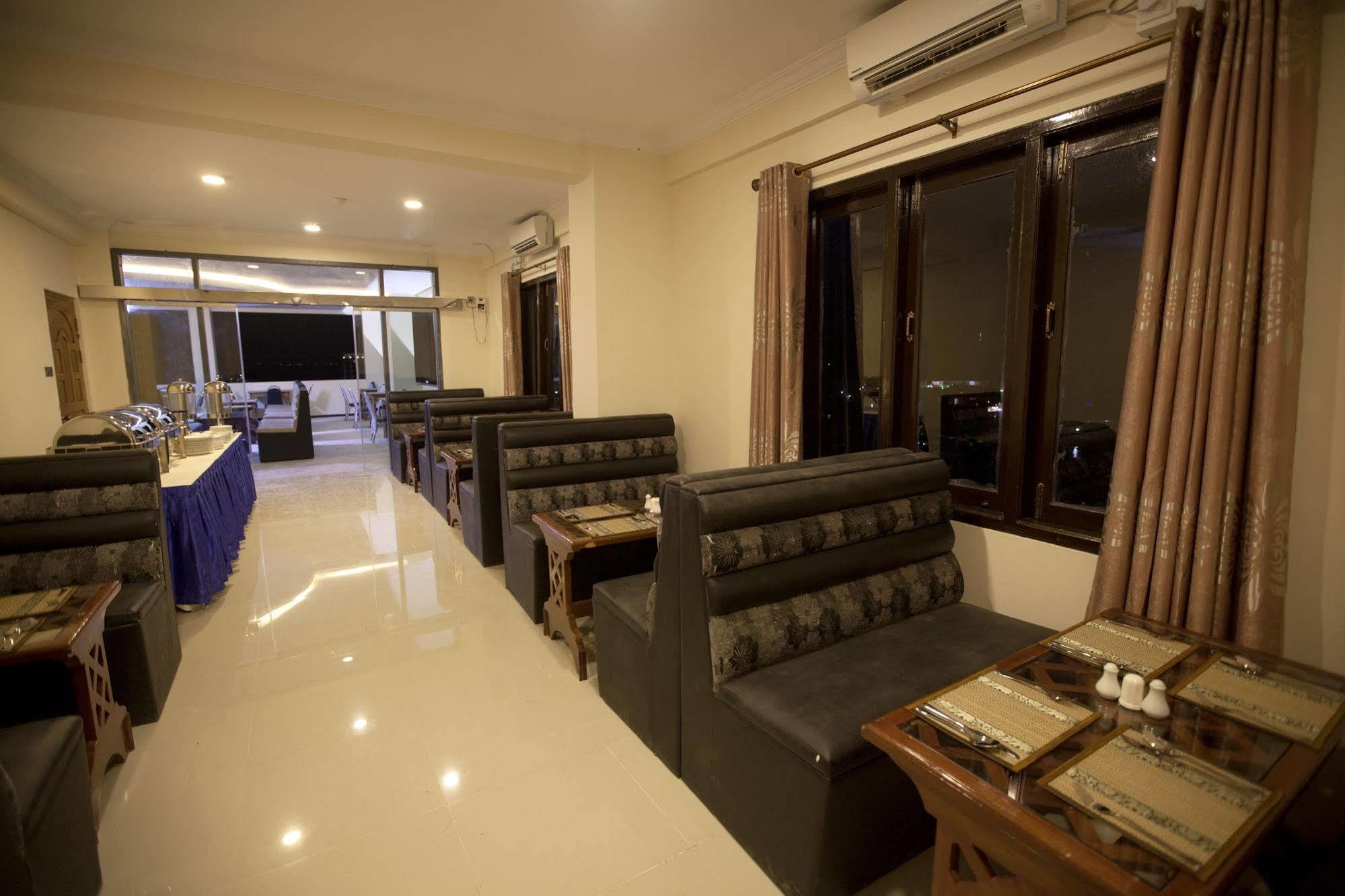 The Hotel Emperor-Inle Nyaung Shwe Esterno foto